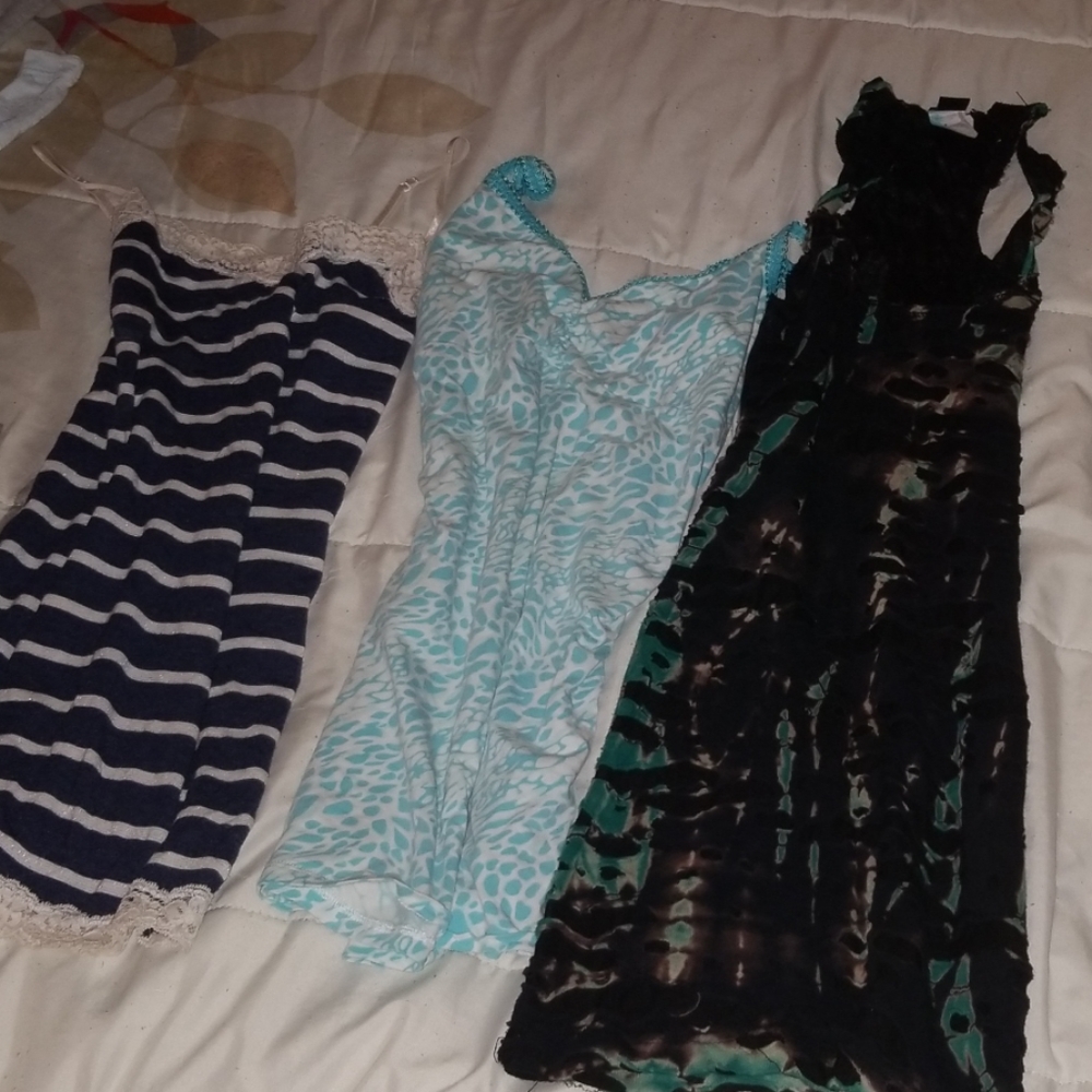 3 TANK TOPS
